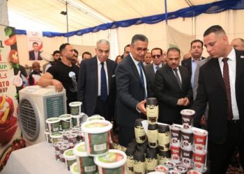 وزير التموين ومحافظ الشرقية يفتتحان سوق اليوم الواحد بالعاشر من رمضان