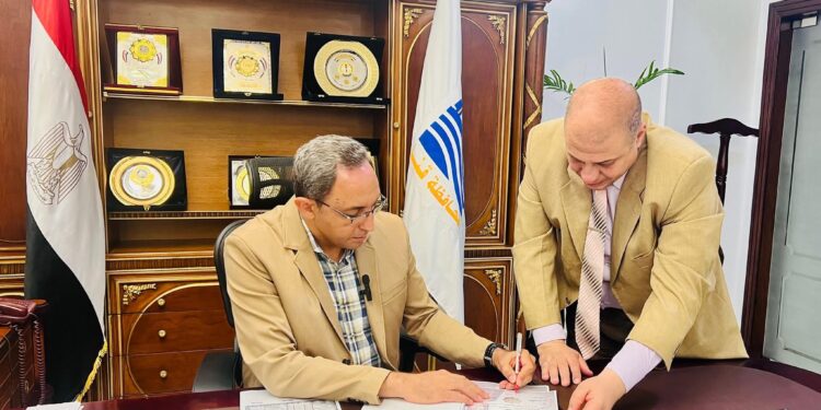 محافظ قنا يعتمد نتيجة الشهادة الإعدادية بنسبة نجاح 68%.. وإعلانها رسميًا بالمدارس صباح الثلاثاء