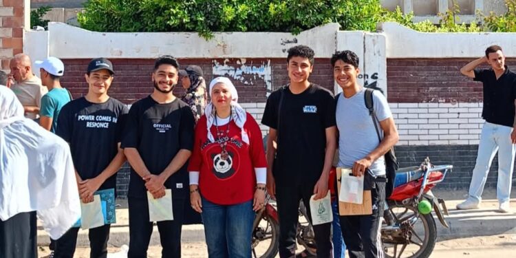 كاميرا حكايه وطن” بمحافظه البحيره “لمتابعه إمتحانات الثانوية العامة وتوافد الطلاب علي اللجان