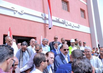 محافظ سوهاج يتفقد مشروعات حياة كريمة بقرية البطاخ خلال جولته بالمراغة