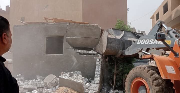 إزالة وإخلاء مخازن مخالفه بداخلها مواد خطرة قابلة للاشتعال بحي الطالبية بالجيزة