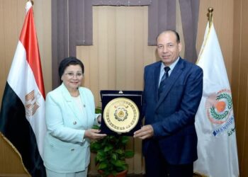 نائب وزير الصحة تبحث تعزيز دور الشراكة مع جامعة المنصورة لتنفيذ الخطة العاجلة للسكان والتنمية