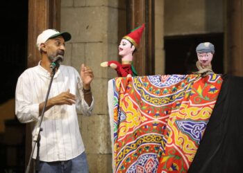 بحضور جماهيري كبير .مهرجان الاراجوز المصري يهدي الدوره الرابعة للطفلة الفلسطينية هند رجب 