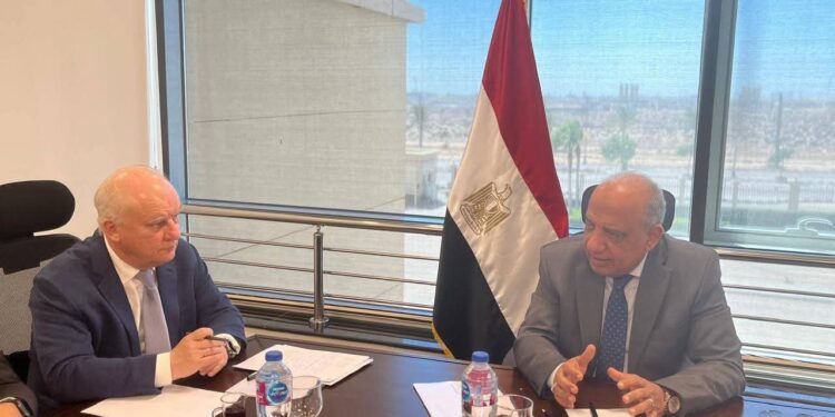 وزير الكهرباء والطاقة يجتمع مع نائب مدير عام المؤسسة الروسية للطاقة الذرية