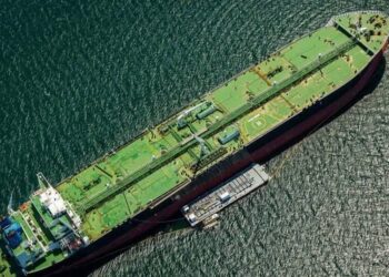 الخزانة الأميركية تشن حرباً على تهريب النفط الإيراني بشبكات سرية