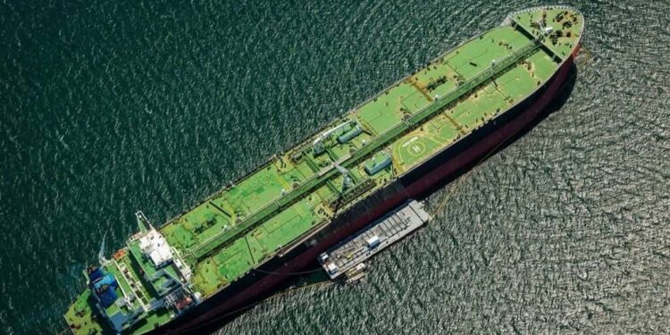 الخزانة الأميركية تشن حرباً على تهريب النفط الإيراني بشبكات سرية