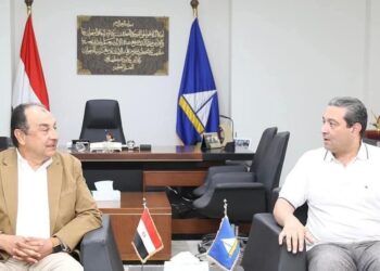 وزير قطاع الأعمال يبدأ زيارته لدمياط بلقاء المحافظ لتفقد منشآت صناعية وفندقية