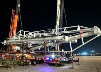 وزير البترول يشهد وصول ذراع التحميل البحري الأخير (Loading Arm) إلى مطار القاهرة 