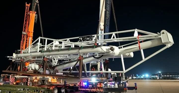 وزير البترول يشهد وصول ذراع التحميل البحري الأخير (Loading Arm) إلى مطار القاهرة