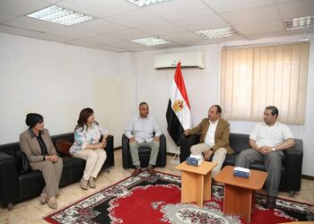 وزير قطاع الأعمال يتفقد “دمياط للغزل” ويلتقي نواب البرلمان