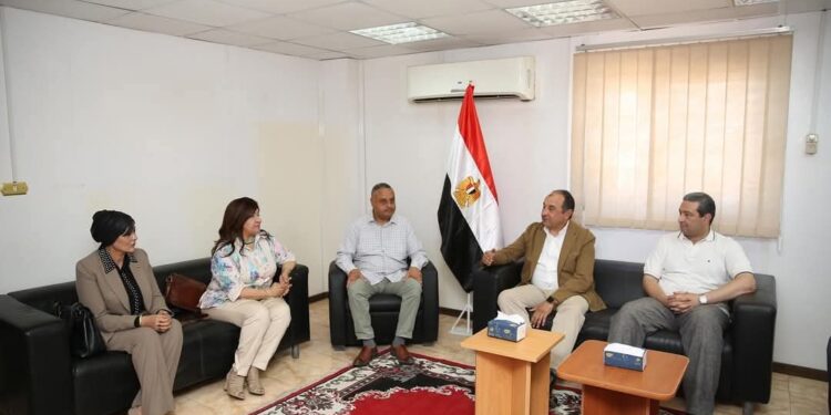 وزير قطاع الأعمال يتفقد “دمياط للغزل” ويلتقي نواب البرلمان