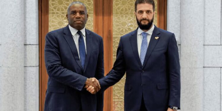 بريطانيا تعيد علاقاتها الدبلوماسية مع سوريا بعد قطيعة 14 عامًا
