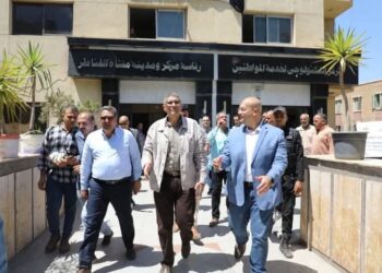 ” النجار ” يتابع سبل تيسير الإجراءات علي المواطنين بالمركز التكنولوجي بمركز منشأة القناطر