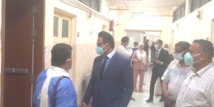 دويدار يزور مستشفى الصدر لتفقد إجراءات العمل خلال ساعات الليل