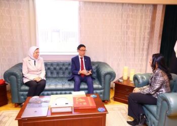 الدكتورة مايا مرسي تلتقي رئيس بعثة اللجنة الدولية للصليب الأحمر