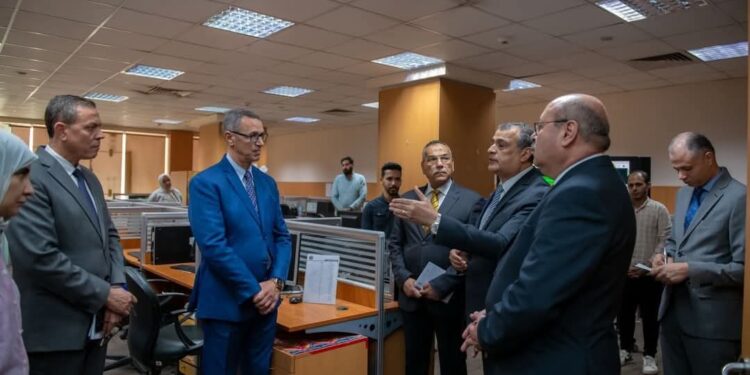 وزير الإنتاج الحربي يتفقد شركة TUYA لنظم المعلومات والحلول الرقمية