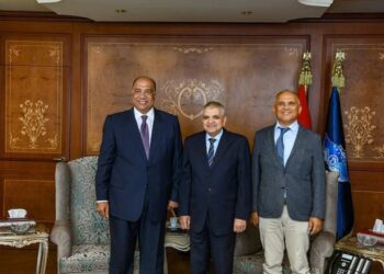 رئيس قناة السويس يبحث مع ALCOR زيادة الرحلات والتعاون في صيانة السفن