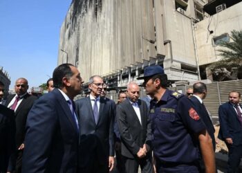 رئيس الوزراء يتفقد سنترال رمسيس ويستعرض تقرير وزير الاتصالات بشأن عودة الخدمات