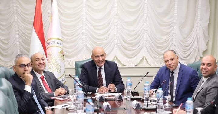 وزير التربية والتعليم يستعرض مع مديري المديريات إجراءات أخر أيام امتحانات الثانوية العامة