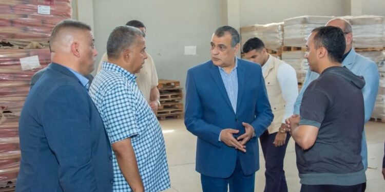 وزير الإنتاج الحربي يطلع على أحدث التطورات في مصنع 81