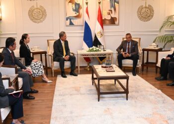 محافظ جنوب سيناء يستقبل سفير مملكة تايلاند بشرم الشيخ 