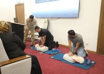 الصحة”:  تدريب العاملين المدنيين بوزارة الداخلية على استخدام أجهزة إزالة الرجفان القلبي (AED)