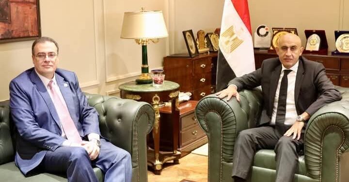 التربية والتعليم مع الجهاز المركزي للتنظيم والإدارة  يبحثان تنفيذ مسابقات شغل وظائف معلم مساعد