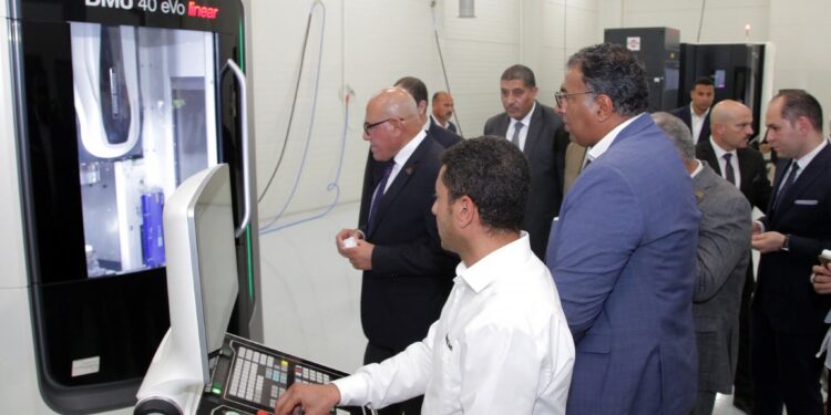 التشغيل التجريبى لمصنع مستلزمات جراحة العظام بالعربية الأفريقية للصناعات الطبية