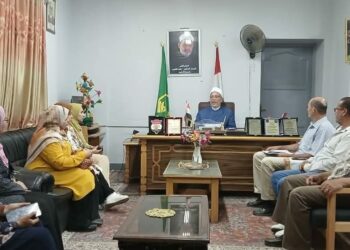رئيس منطقة المنيا الأزهرية يكرم المتميزين من موجهي رياض الأطفال  تقديرًا لجهودهم