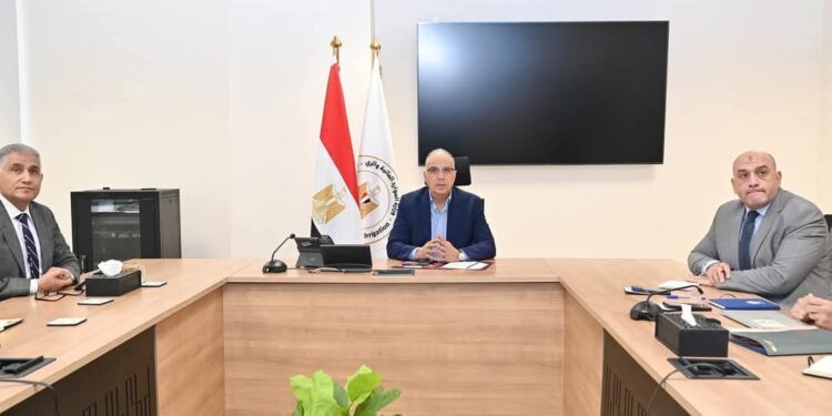 وزير الري يتابع تطورات مشروع إدارة مياه دلتا النيل