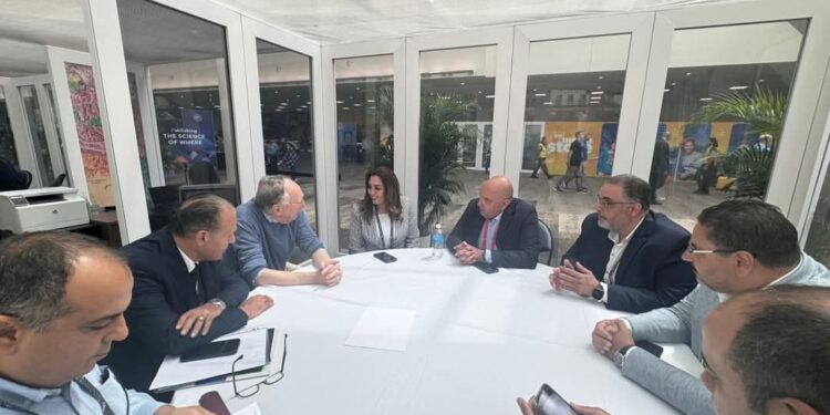 وزيرة التنمية المحلية تلتقي بمؤسس “إزري” لبحث التعاون