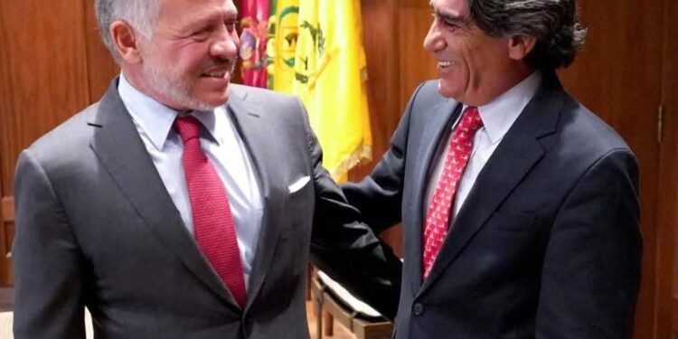 “على العهد”.. بعدسة واحدة، سيرة وطن وقائد