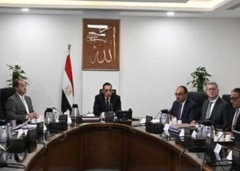 رئيس الوزراء يتابع تنفيذ برنامج الطروحات الحكومية