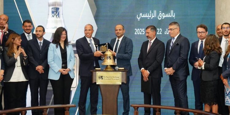 رئيس البورصة المصرية يشارك قيادات “بنيان” فعالية “قرع الجرس” بمناسبة بدء التداول