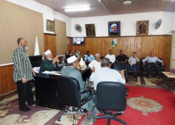 رئيس منطقة سوهاج الأزهرية يلتقي موجهي الدراسات الاجتماعية استعدادا للعام الدراسي الجديد 