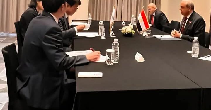 وزير الطيران المدني يعقد لقاءات ثنائية مع مسئولي قطاع الطيران الكوري لبحث فرص التعاون  