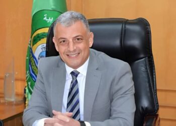 محافظ الإسماعيلية يهنئ ثاني الجمهورية في الثانوية الأزهرية