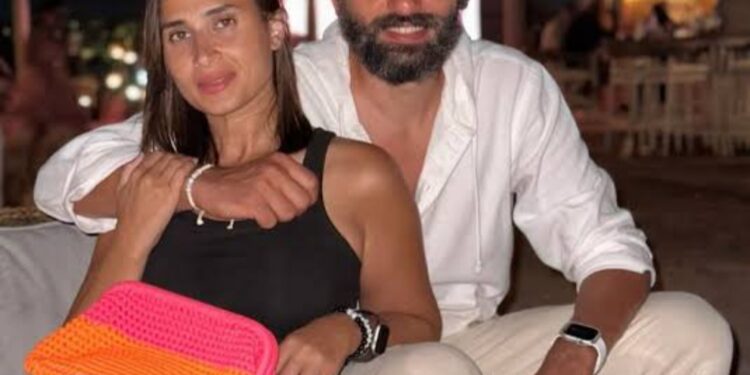 بعد زواج دام 14 سنه انفصال كـريـم محمـود عبـدالعـزيـز عن زوجتـه «آن رفاعـي»