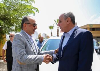 جولة تفقدية لوزير قطاع الأعمال  بشركة طنطا للكتان والزيوت بعد لقائه بالمحافظ والنواب