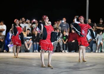 إقبال جماهيري كبير.. على الدورة الخامسة من مهرجان “صيف بلدنا” للثقافة برأس البر 