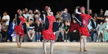 إقبال جماهيري كبير.. على الدورة الخامسة من مهرجان “صيف بلدنا” للثقافة برأس البر 