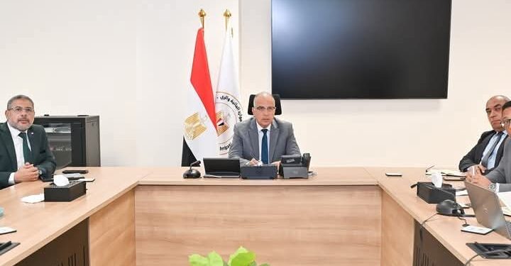 وزير الري يتابع أعمال قطاع المياه الجوفية وإجراءات تحقيق الإدارة الرشيدة للمياه