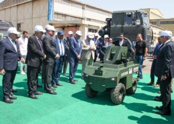  رئيس الهيئة العربية للتصنيع يتفقد خطوط إنتاج مصنع قادر للصناعات المتطورة 