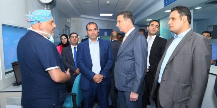 زيارة وزير الزراعة لمستشفى الناس: دعم الخدمات الصحية للمحتاجين