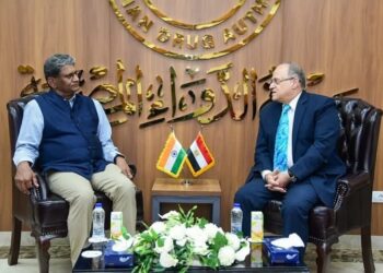 رئيس هيئة الدواء المصرية يجتمع مع سفير الهند بالقاهرة لبحث آليات تعزيز التعاون الدوائي
