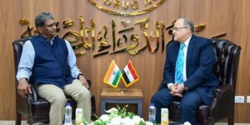 رئيس هيئة الدواء المصرية يجتمع مع سفير الهند بالقاهرة لبحث آليات تعزيز التعاون الدوائي