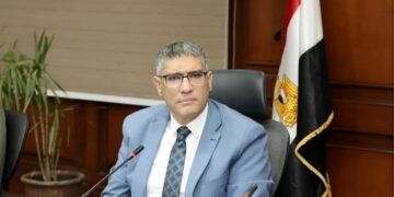 محافظ الجيزة يجازي عدد من مسؤولي حي الهرم لتقاعسهم عن أداء واجباتهم الوظيفية