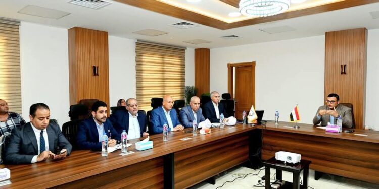 ملف تقنين الأراضي: وزير الإسكان يناقش خطة تطوير العبور الجديدة والشروق