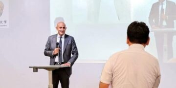 وزير التربية والتعليم يُلقي محاضرة بجامعة اليابان للاقتصاد حول مستقبل التعليم الرقمي