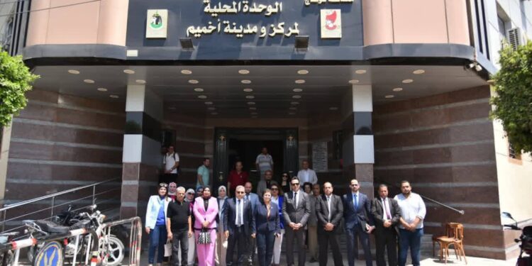 نائب وزير الصحة تتفقد مستشفى طهطا العام والوحدات الصحية بسوهاج